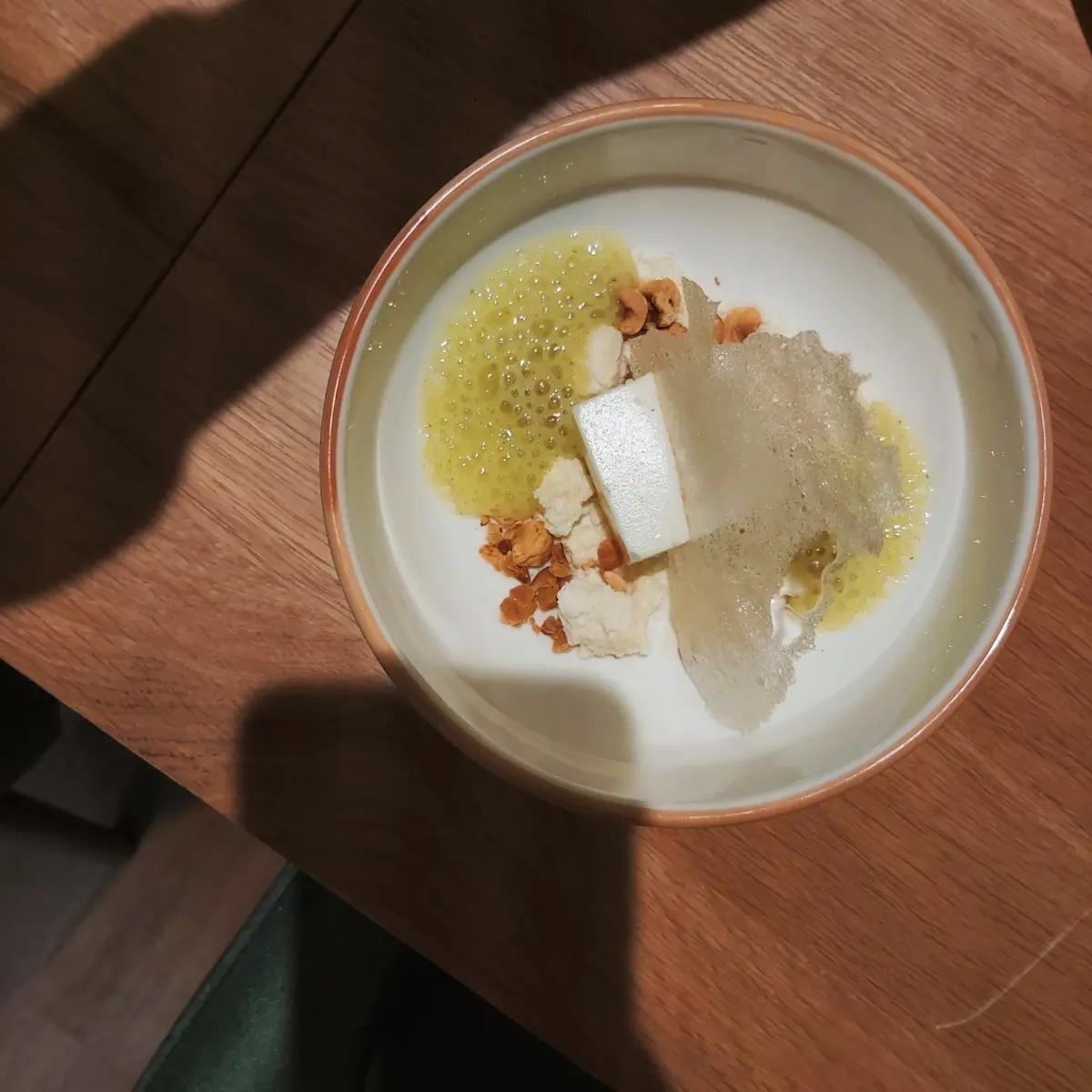 creation thumb for cauliflower/vanilla mousse-salted lemon foam-white chocolate sand-hazelnut