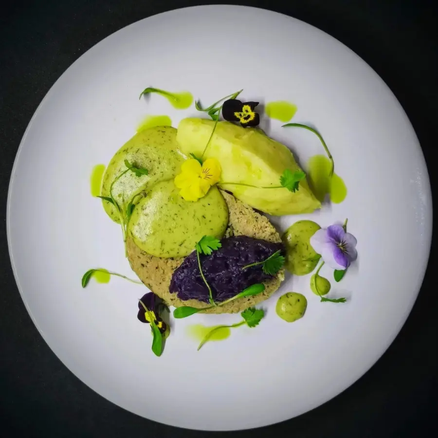 creation thumb for Pork mince medalion, dill sauce, warm red cabbage, mash potato