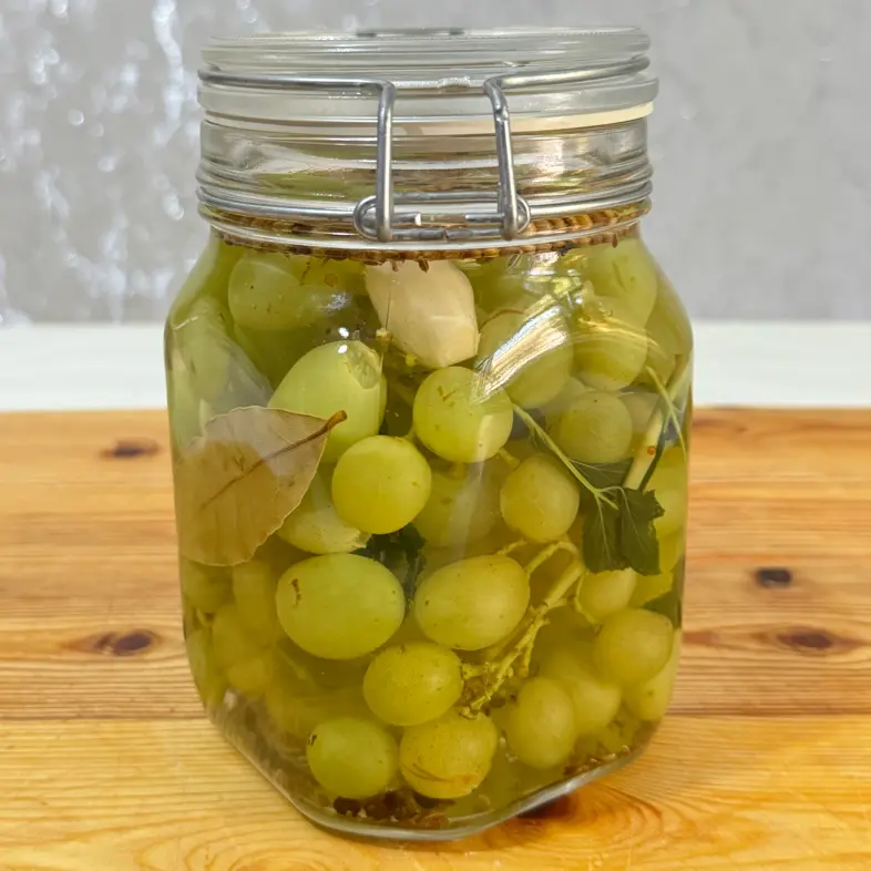 creation thumb for Uvas blancas en escabeche 🍇