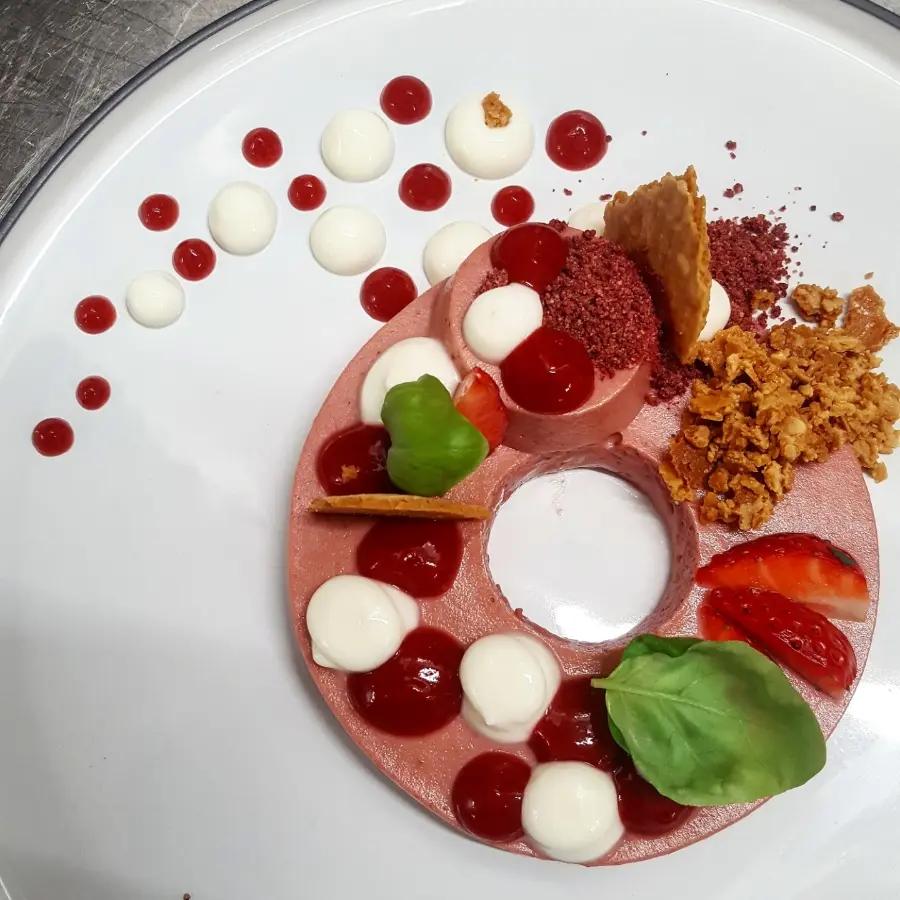 creation thumb for Strawberry Tarte | Joghurt Gel | Strawberry Sauce | Burned white Chocolate (Ring is for a Gluten allergy customer)