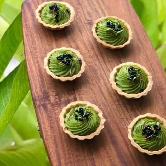 creation thumb for Parsley hummus Tartlets with balsamic pearls
