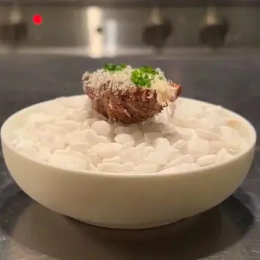 creation thumb for Topinambur Chip with Munster Cheese Mousse