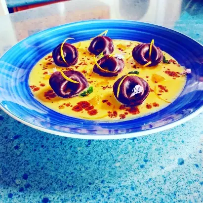 creation thumb for Tortelli di cioccolata su crema inglese al arancia e rum
