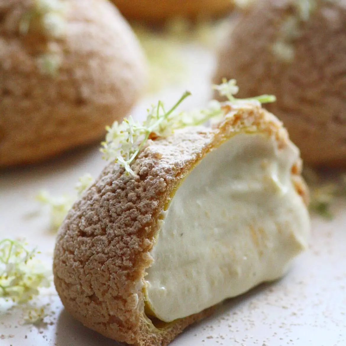 creation thumb for Choux craquelin with elderflowers and tonka beans chantilly