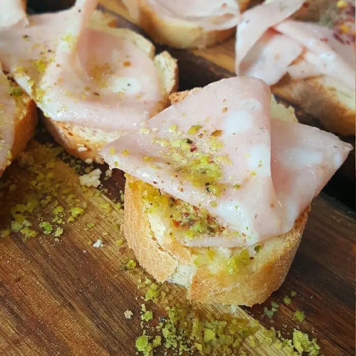 creation thumb for L'aperitivo di oggi..bruschettina di mortadella e granelli di pistacchio!
