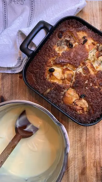 creation thumb for Gâteau aux Pommes avec Crème Anglaise