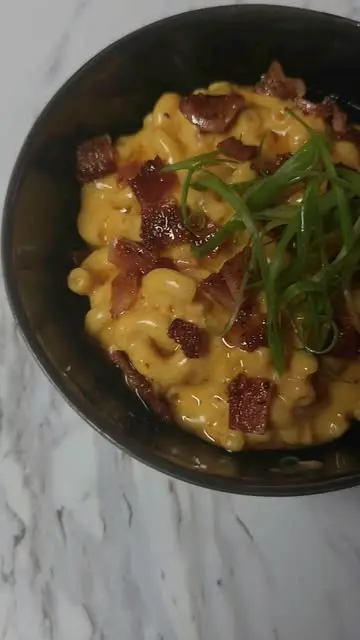 creation thumb for Smoked Jalapeño candied bacon Mac and Cheese
