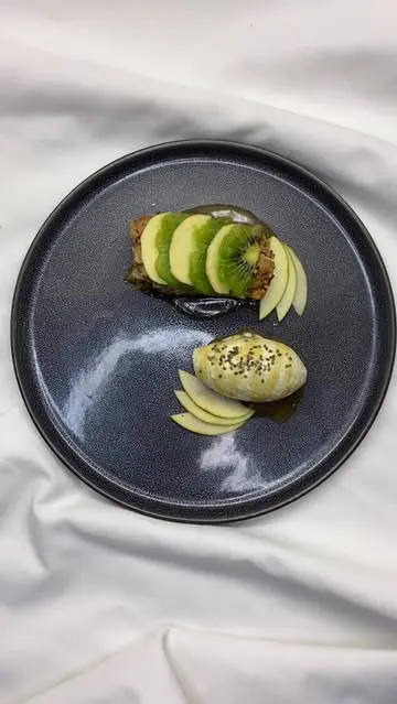 creation thumb for Kiwi & Apple Crumble, Kiwi Ice Cream, Apple Caramel