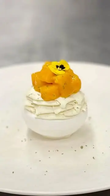 creation thumb for Mango Pavlova 🥭