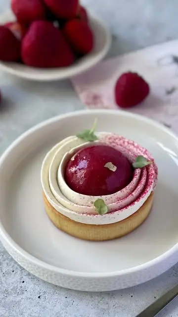 creation thumb for Strawberry, Mango and Vanilla Tart