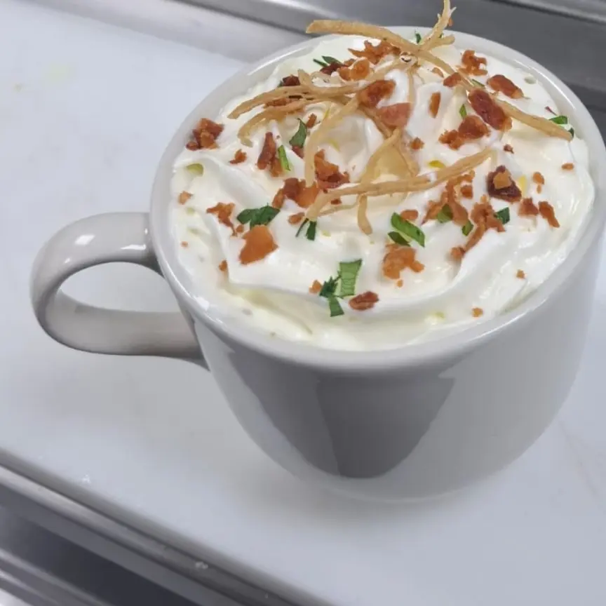 creation thumb for Crema de frijol con crujiente de tocino y cremaespuma