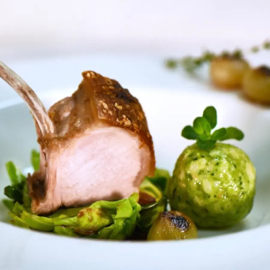 creation thumb for Milchferkel „Krone & Bauch“ mit Spitzkraut und Petersilienknödel