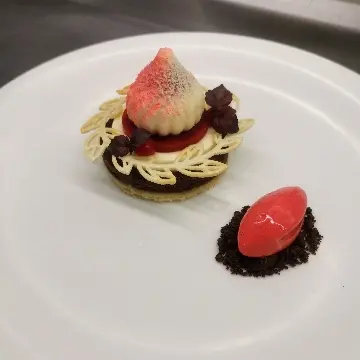 creation thumb for Valrhona Manjari Chili Raspberry Rose Macadamia