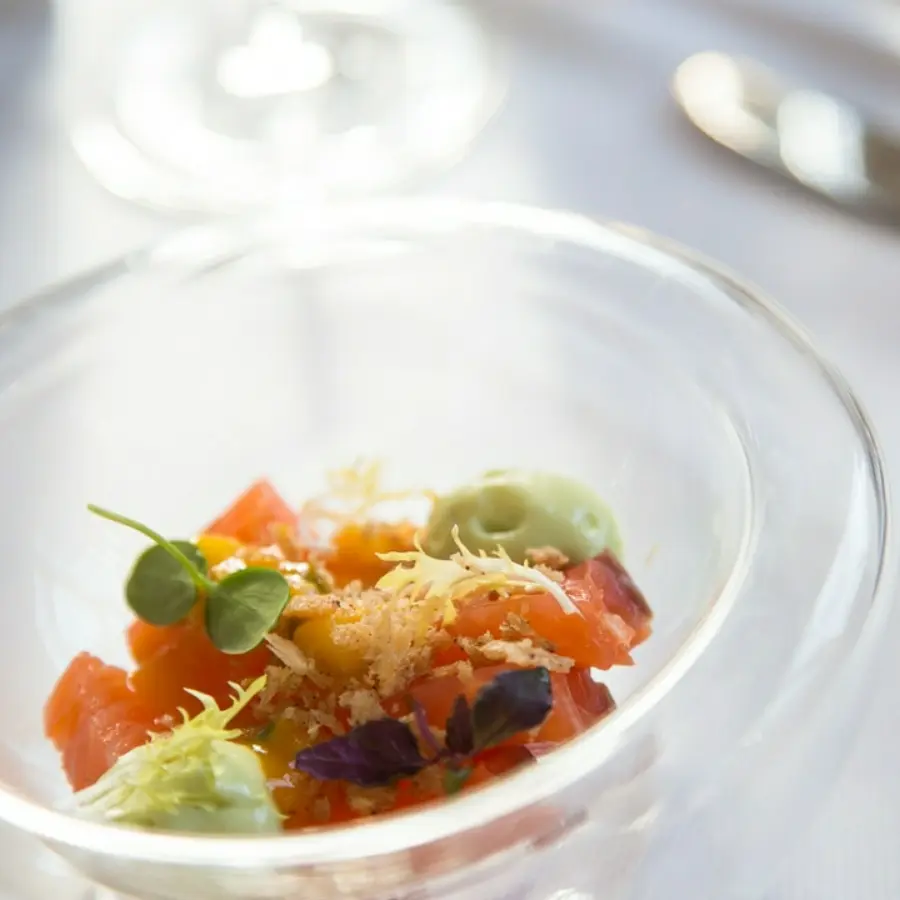creation thumb for Smoked salmon / banko / avocado / mango