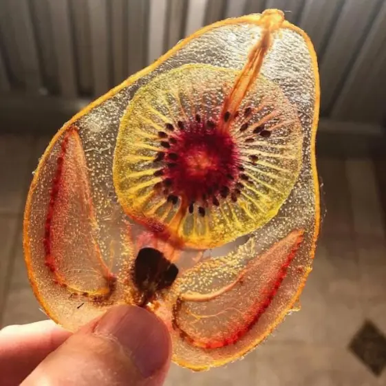 creation thumb for Strawberry stuffed pear and kiwi
