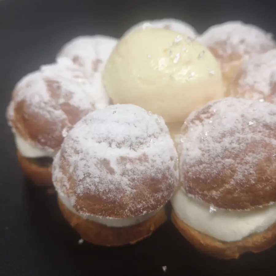creation thumb for Patê à Choux Tonka bean cream and Pickled Blackberries