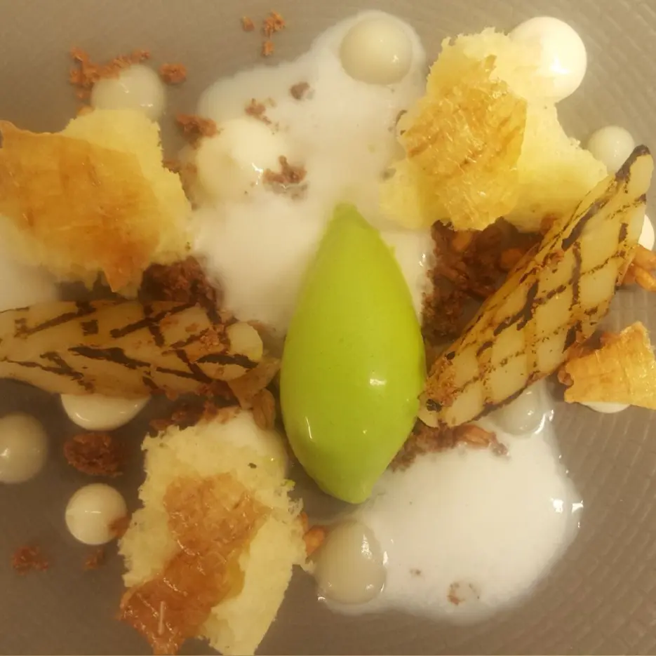 creation thumb for Pera grigliata, Briciole di beurre noisette, Radice di prezzemolo e Gelato di prezzemolo