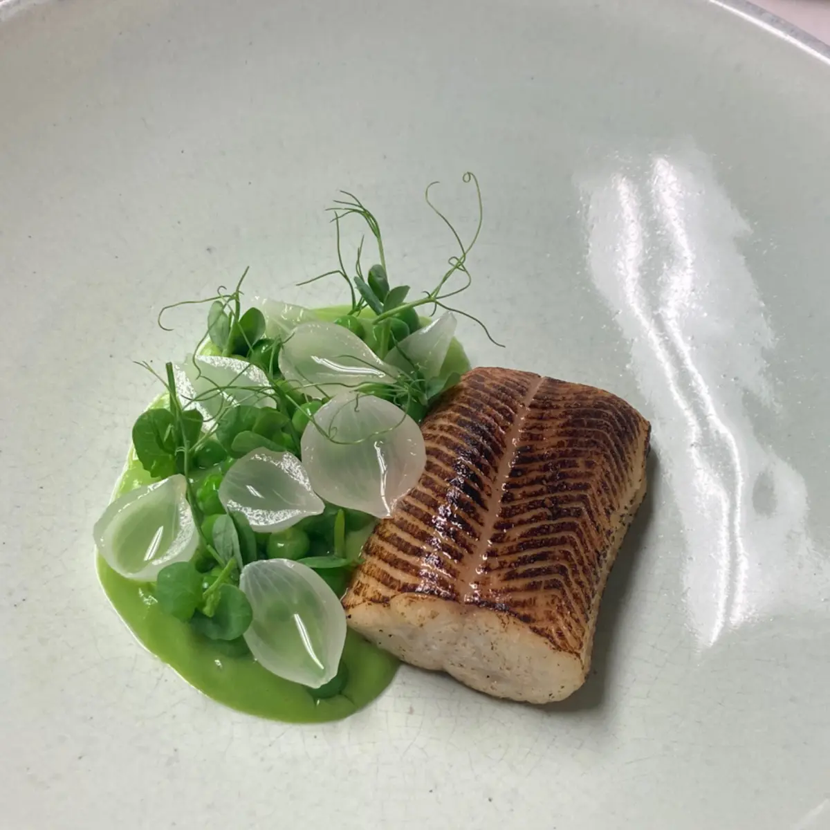 creation thumb for Trota di fiume marinata con insalata di piselli freschi, cipolle sott'aceto e consommé di dashi
