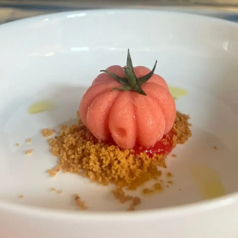 creation thumb for Gazpacho of cherry tomatoes and strawberries, crumble and extra virgin olive oil