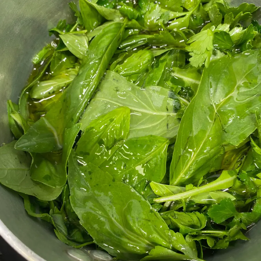 creation thumb for Handmade basil and parsley oil