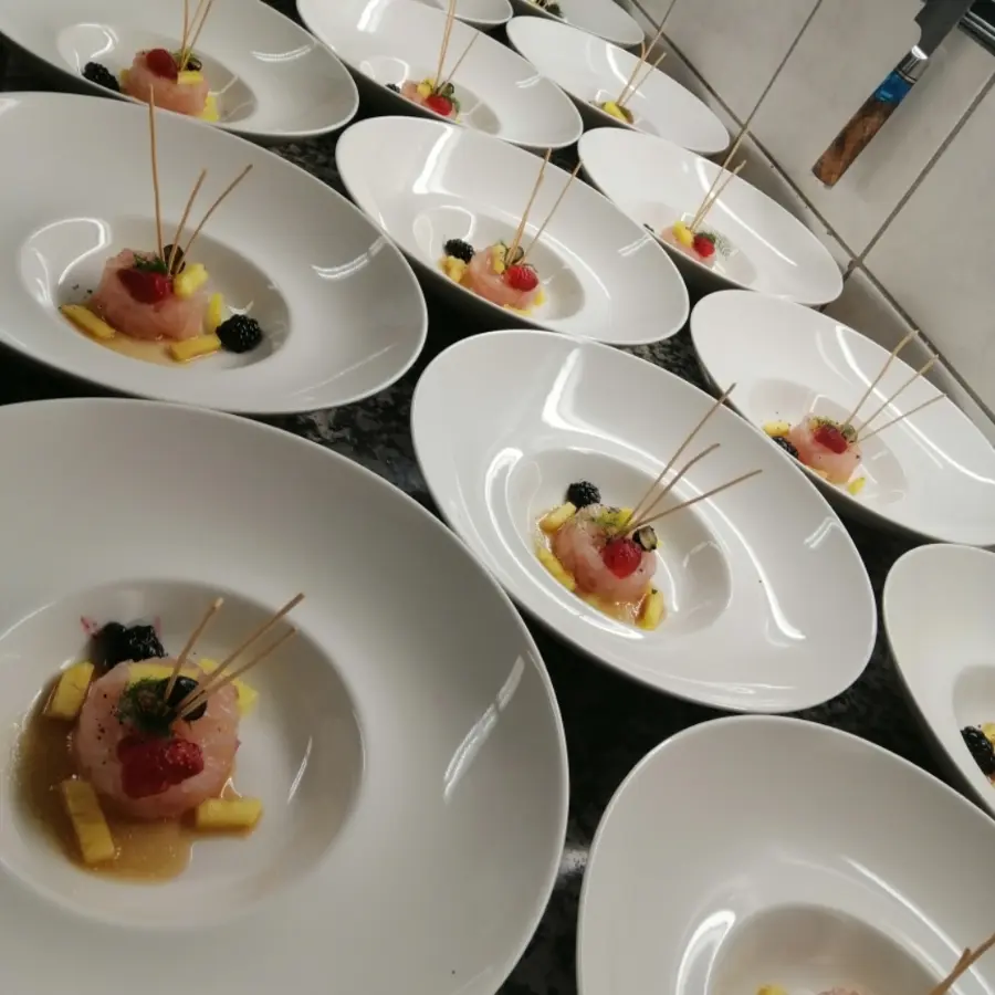 creation thumb for Silvester tartare vom wildfang branzino mit Ananas und gin