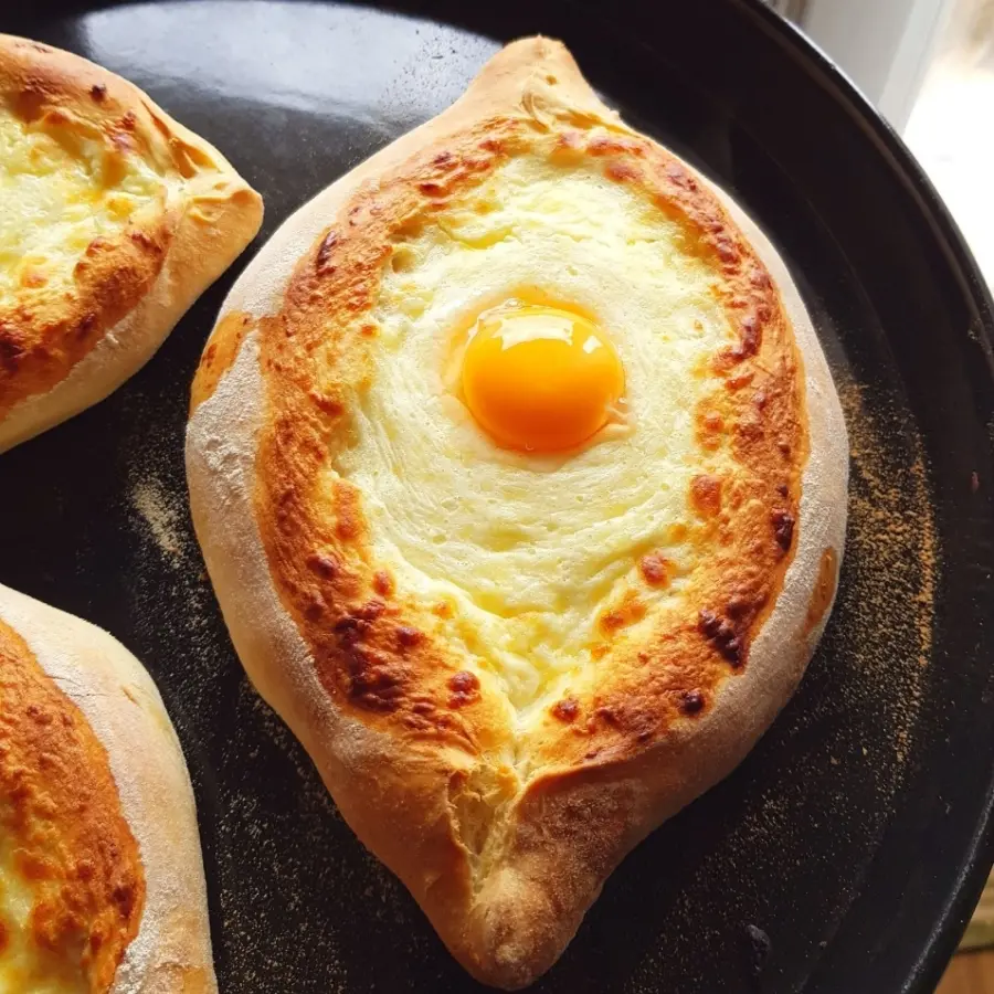 creation thumb for Georgian Adjarian Khachapuri