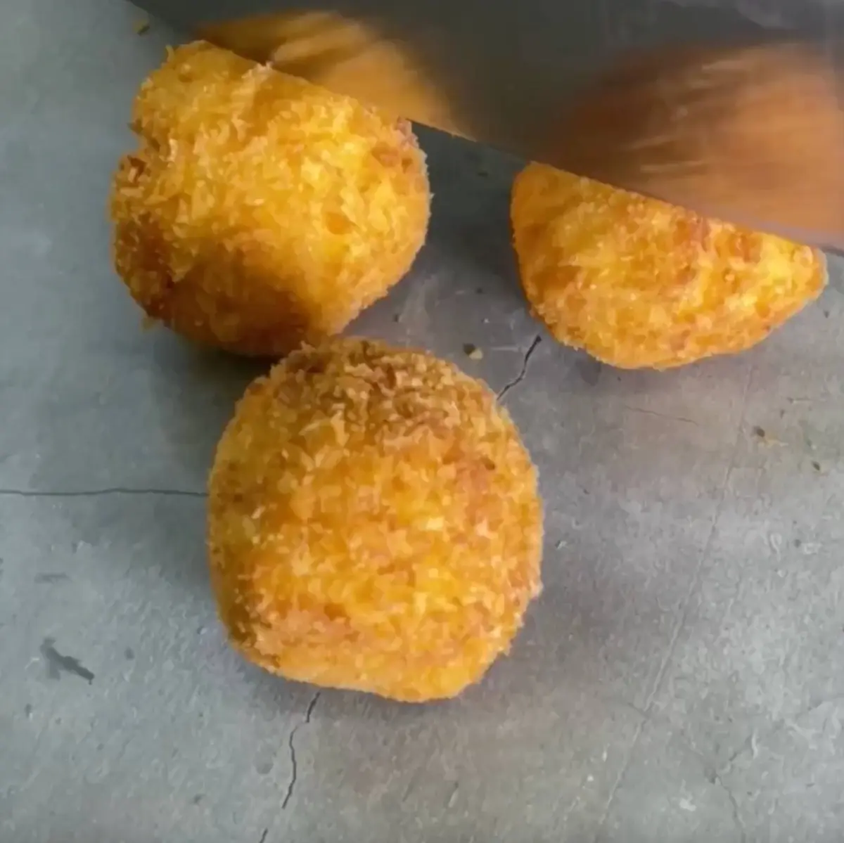 creation thumb for Boulettes de pommes de terre au fromage 🧀🥔