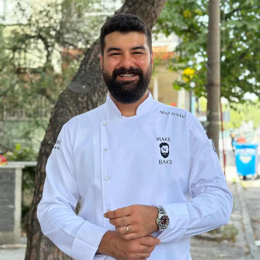Araz Aknam