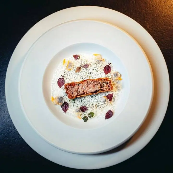 creation thumb for Testa di vitello croccante, vongole marinate, salsa ravigote