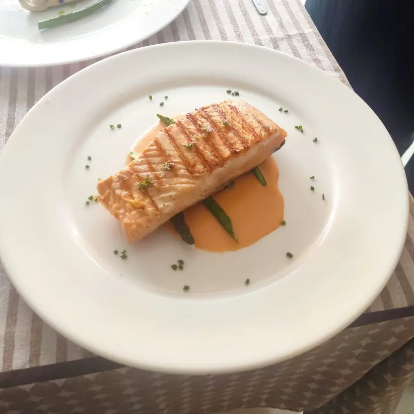 creation thumb for Grilled salmon in its sauce