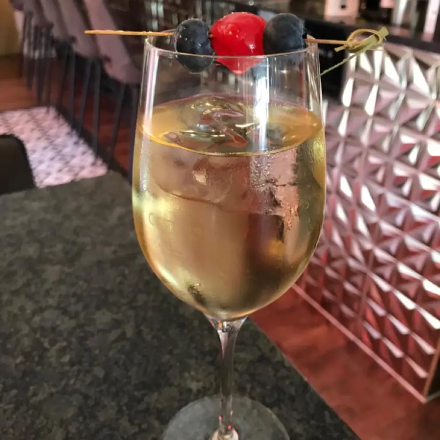 creation thumb for Lillet Spritzer 😋