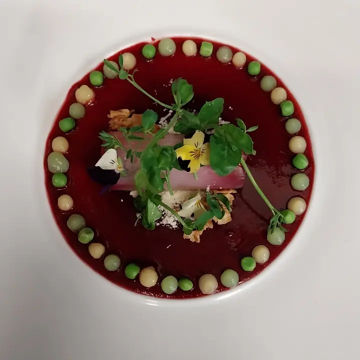 creation thumb for Leeks/beets. Smoked gorgonzola, pears, peas