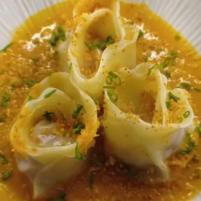 creation thumb for Dumplings de rosas, galleta de camarones y chapelieu.