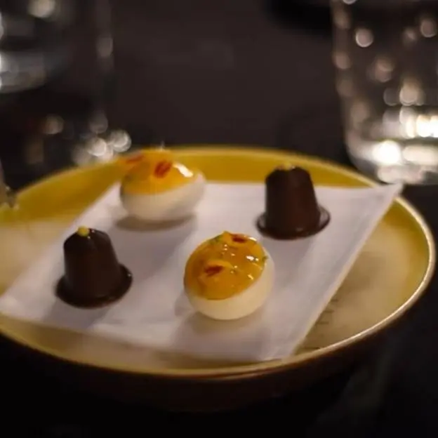 creation thumb for Mignardise de meringue au café & fruits exotiques