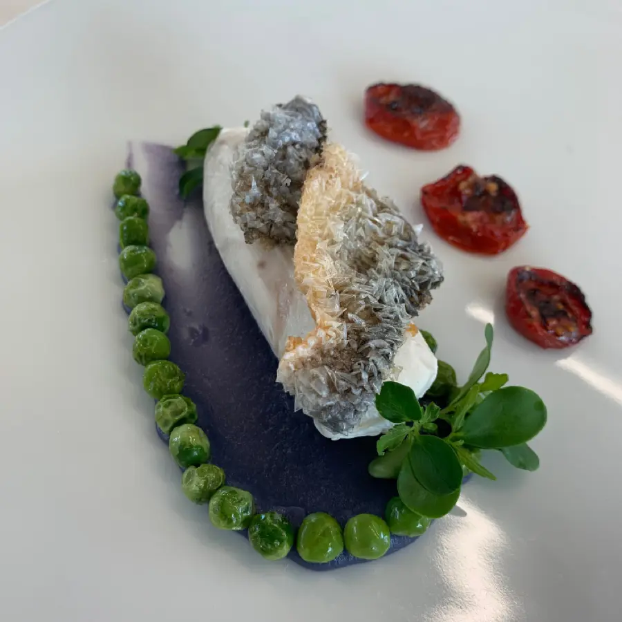 creation thumb for Rollé di orata, crema di patate viola, piselli al lime e pomodorini confit