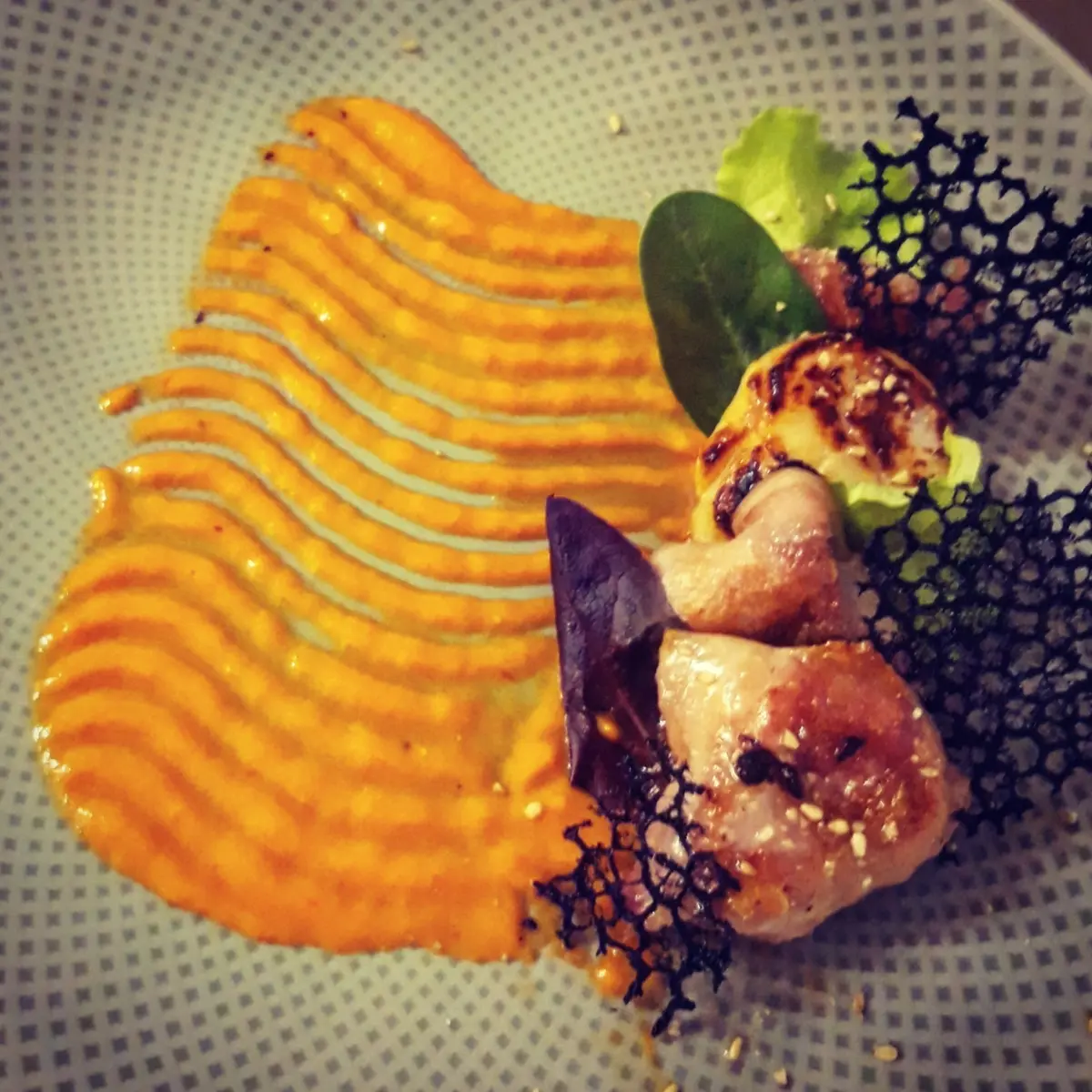 creation thumb for Scallop lacquered with soy, cream of peppers and gomasio