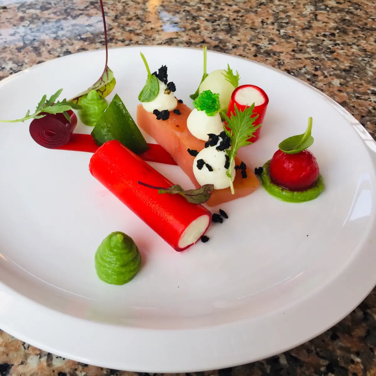 creation thumb for Lachs Gravlax|Wassermelone |Rotebeete Gel|Filline Maker mit Kase|Gurke|Erbsen Püree |Melone