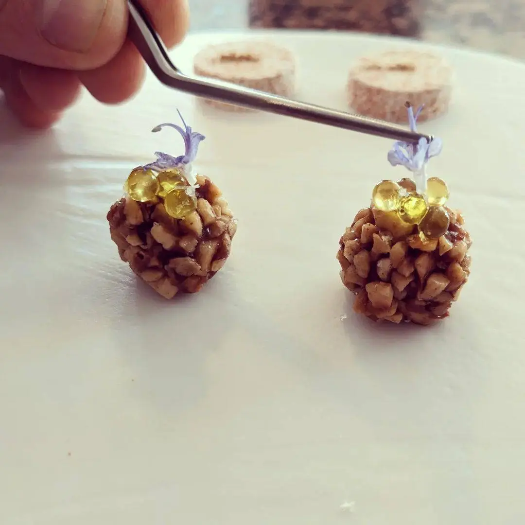 creation thumb for Aromen von Garrigue, Haselnüssen mit Rosmarinöl und seinem Öl