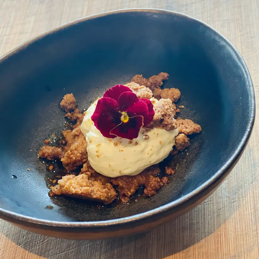 creation thumb for Tiramisu espuma and amaretti crumble