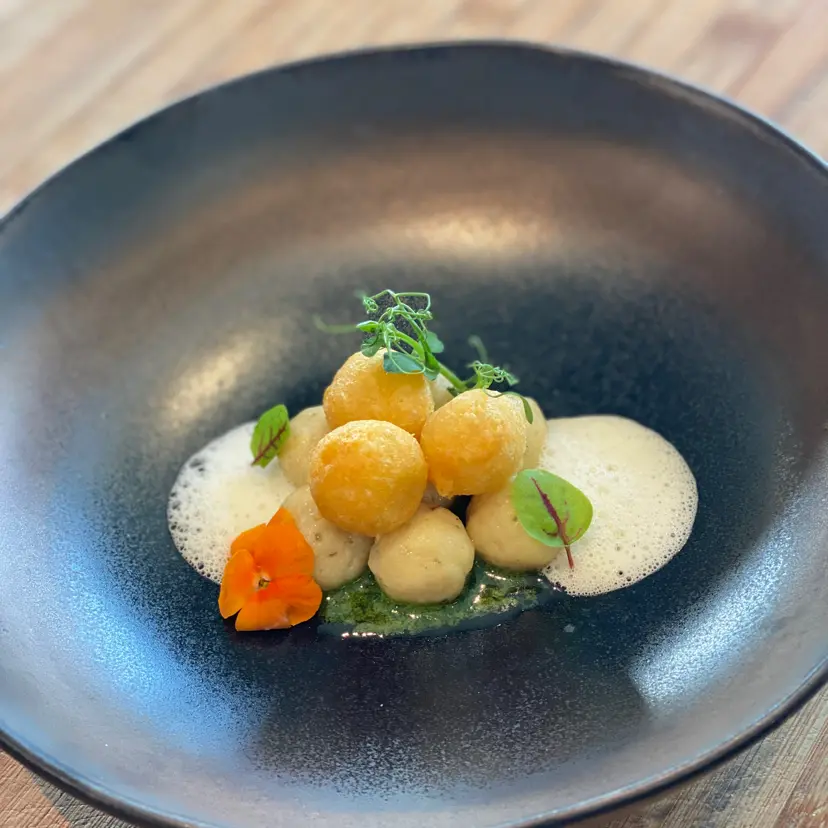 creation thumb for Ricotta-Gnocchi, knusprige Parmesankugeln, Petersiliencreme