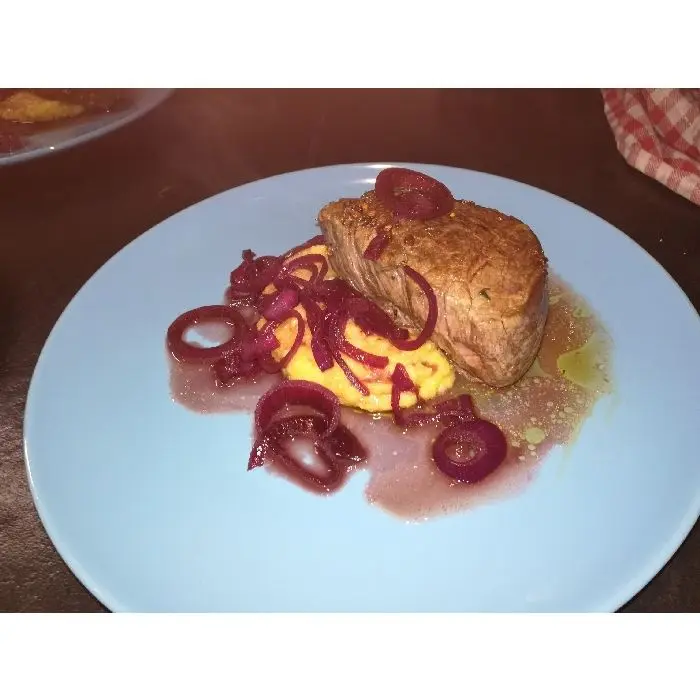 creation thumb for Rinderfilet mit Balsamico-Rotweinsauce und Polenta