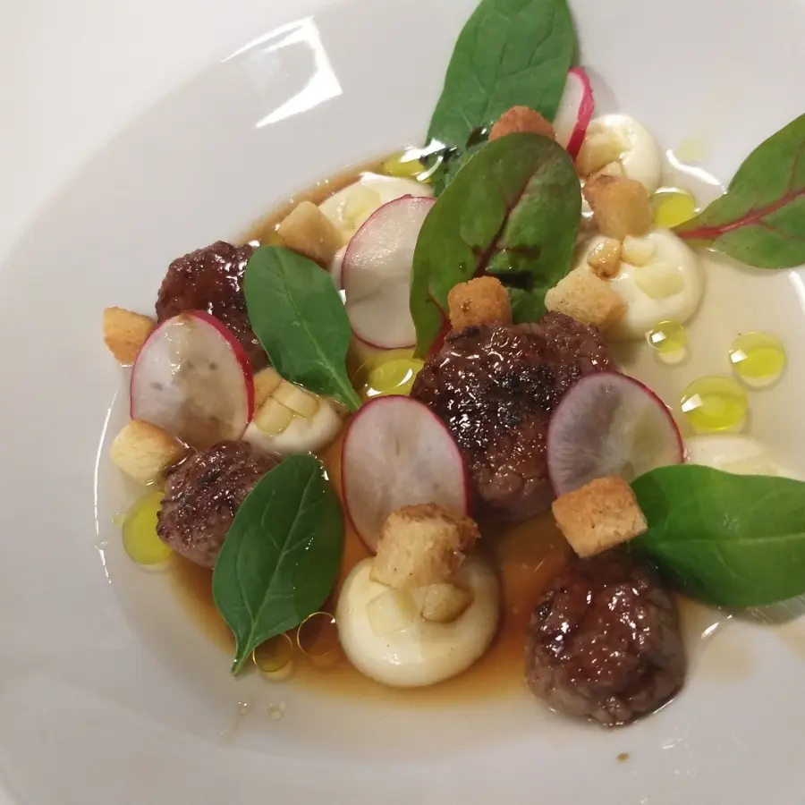 creation thumb for Dashi, Sellerie, Apfel, Wagyu, Kräuteröl