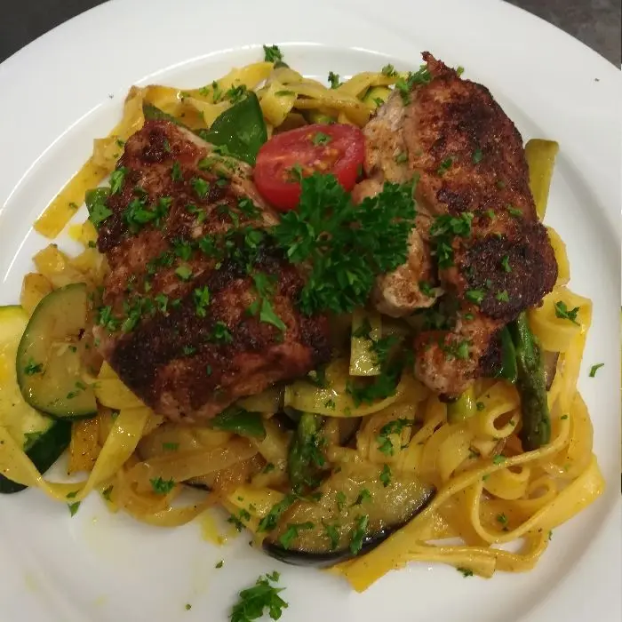 creation thumb for Gebratenes Schweinefilet auf Tagliatelle-Pfannengemüse