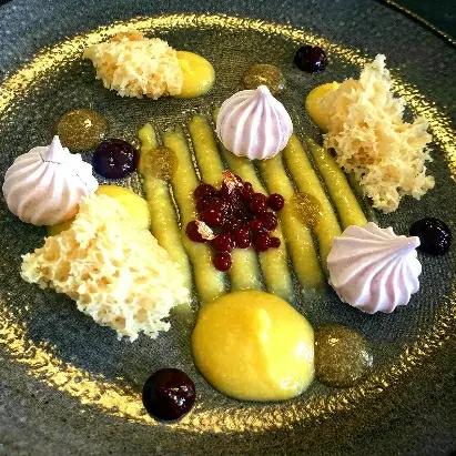 creation thumb for Jack Daniel's Honey, Vanilla Sponge Cake, Caviar de Cassis