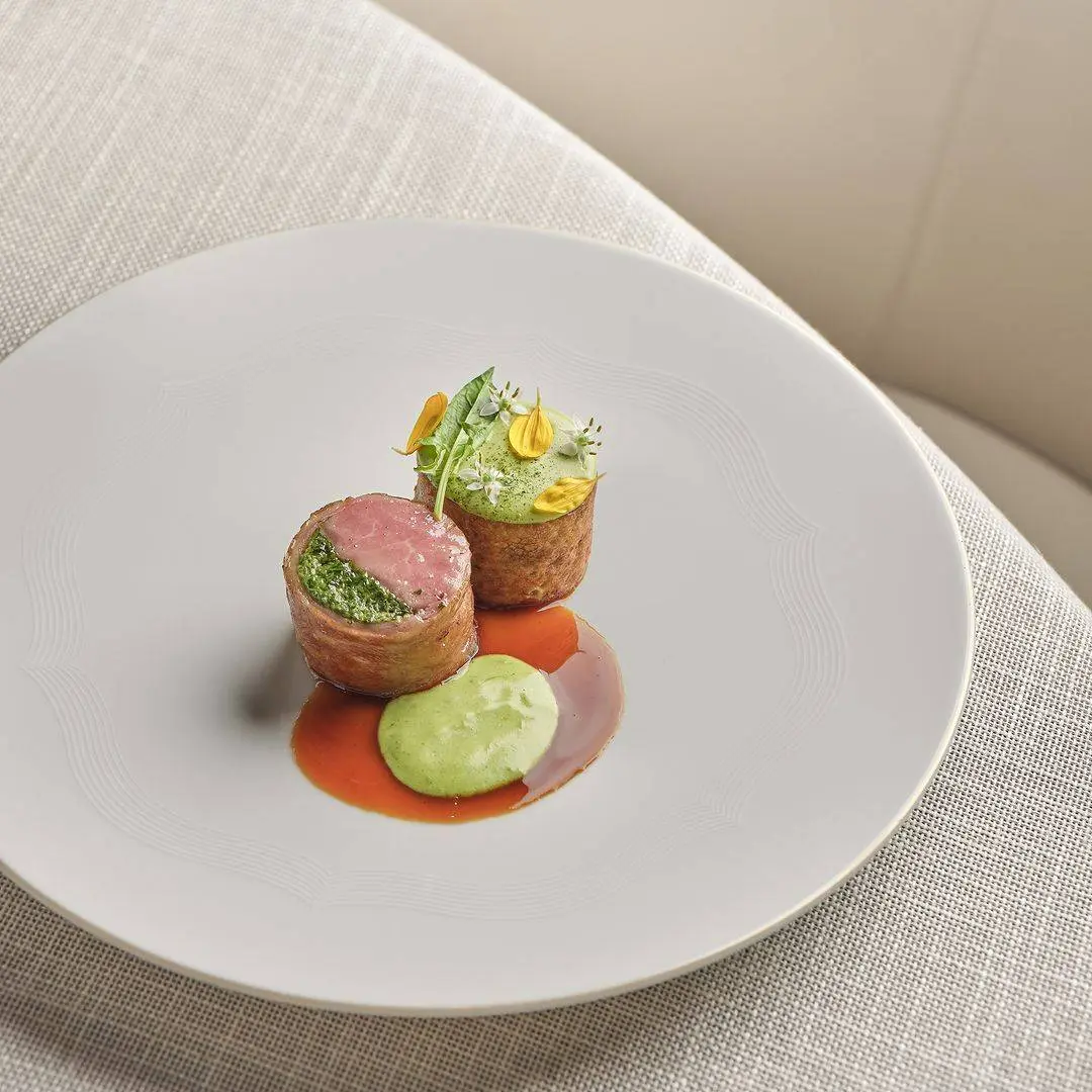 creation thumb for Selle d'Agneau Rôtie, Girolles, Asperges, Basilic