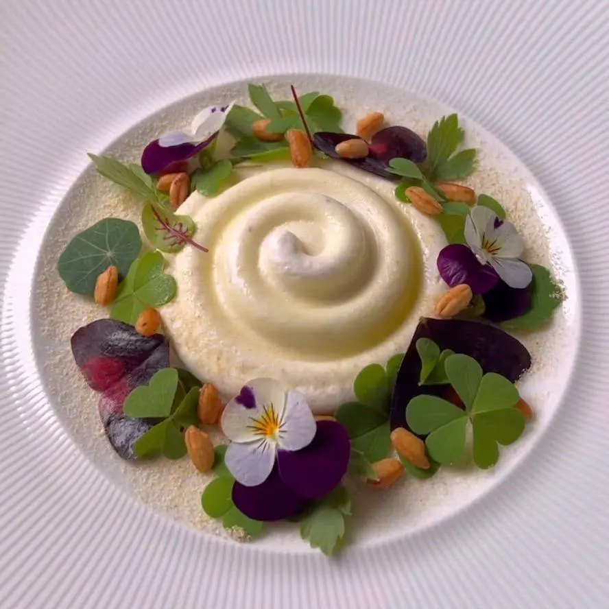 creation thumb for Goat cheese mousse with aromatic oil & parsnip powder