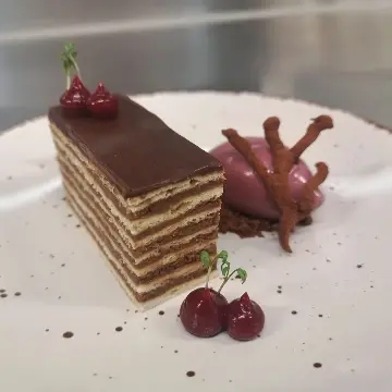creation thumb for Traditional croatian cake "Mađarica" with cherry ice cream
