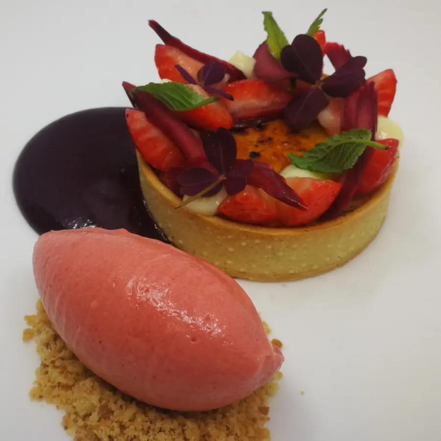 creation thumb for Strawberry and rhubarb tart