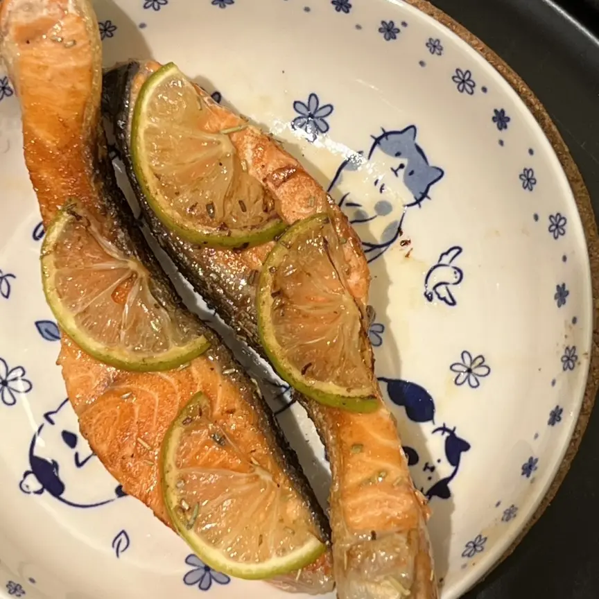 creation thumb for Pan-fried salmon with lemon slices
