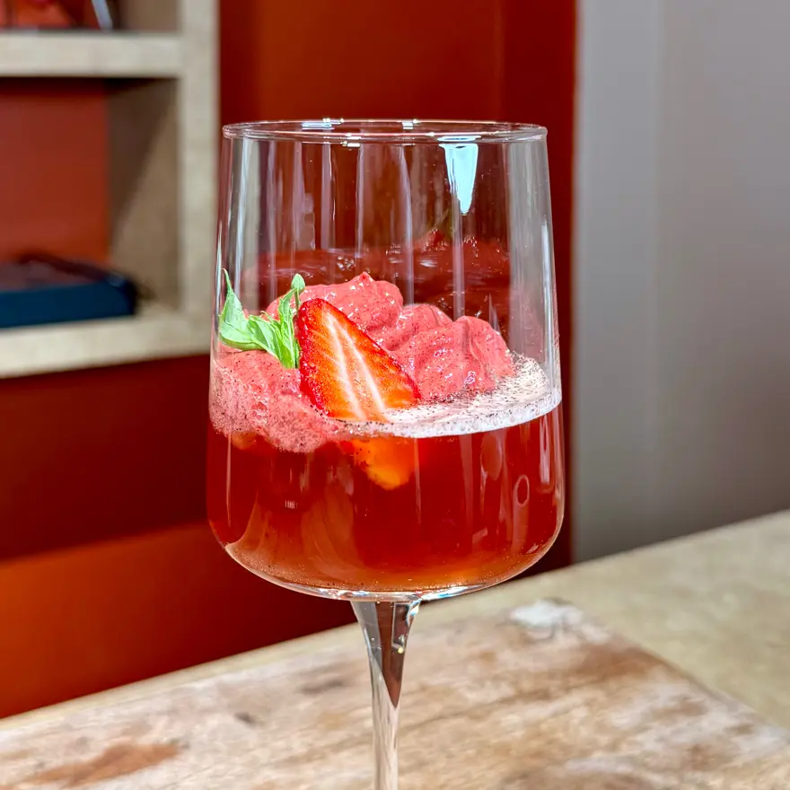 creation thumb for Sous vide Nitro Ice Strawberry White Tea